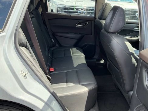 Used 2021 Nissan Rogue SL FWD image 17