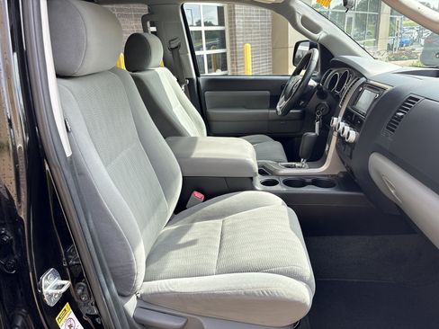 Used 2016 Toyota Sequoia SR5 AWD/4WD image 32