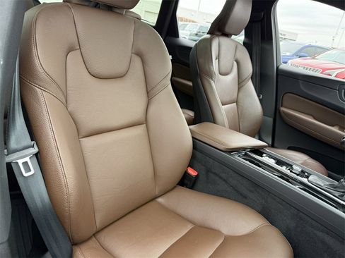 Used 2020 Volvo XC60 T6 Momentum image 38