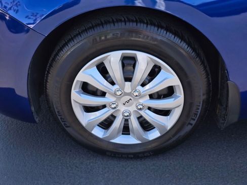 Used 2017 Kia Forte LX FWD image 17
