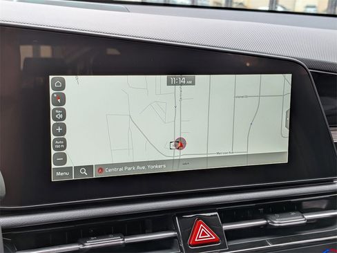 Used 2024 Kia Niro SX Touring image 18