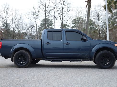 Used 2020 Nissan Frontier SV image 6