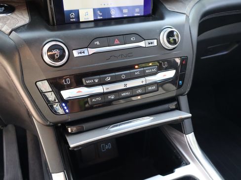 Used 2020 Ford Explorer Platinum w/ Premium Technology Package AWD/4WD image 21