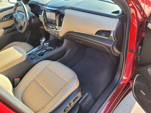 Used 2022 Chevrolet Traverse Premier image 10