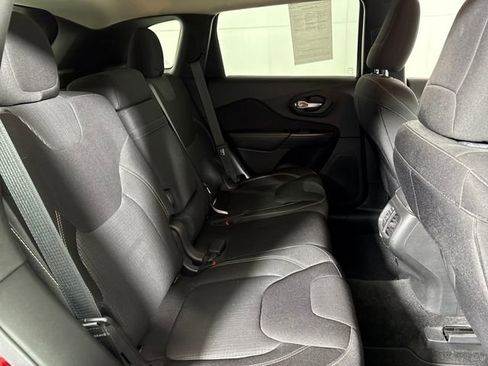 Used 2015 Jeep Cherokee Latitude w/ Comfort/Convenience Group image 13