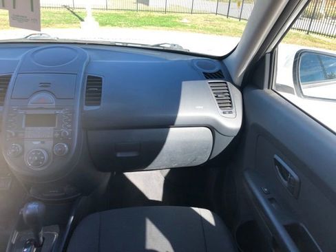 Used 2010 Kia Soul + image 38
