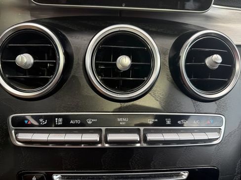 Used 2019 Mercedes-Benz GLC 350e 4MATIC image 17
