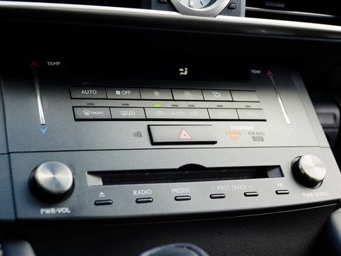 Used 2017 Lexus RC 200t image 19