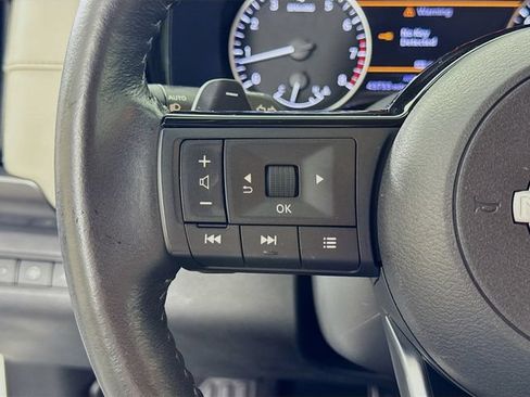 Used 2023 Nissan Pathfinder SL AWD/4WD image 17