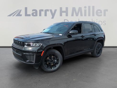 New 2026 Jeep Grand Cherokee Altitude image 1