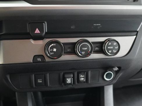 Used 2019 Toyota Tacoma SR5 RWD image 19