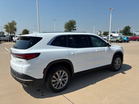 Used 2026 Buick Enclave Preferred FWD image 3