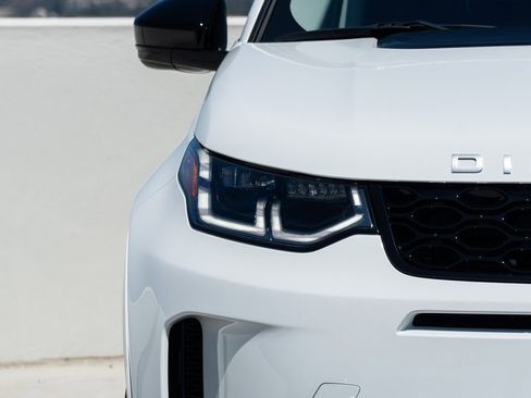 Used 2024 Land Rover Discovery Sport S image 9