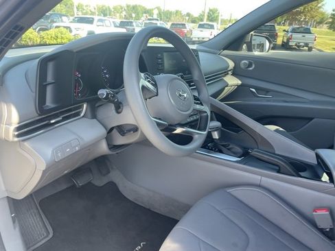 Used 2022 Hyundai Elantra SEL image 10