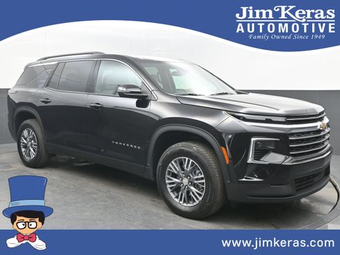 Used 2025 Chevrolet Traverse LT image 1