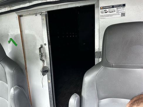 Used 2018 Ford E-350 and Econoline 350 Super Duty image 26