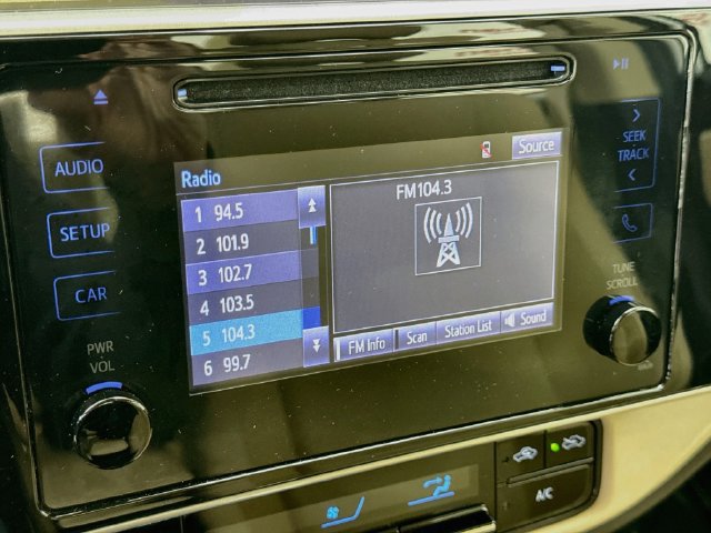 Used 2019 Toyota Corolla LE FWD image 14