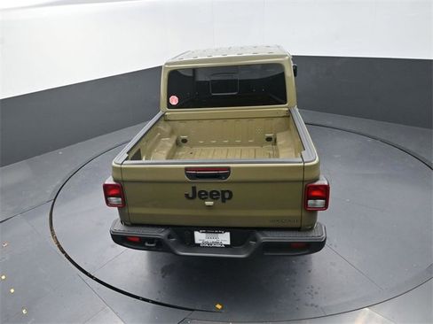 Used 2025 Jeep Gladiator Sport image 14