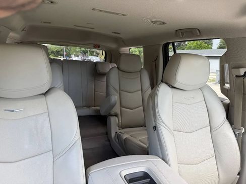Used 2017 Cadillac Escalade 2WD image 11