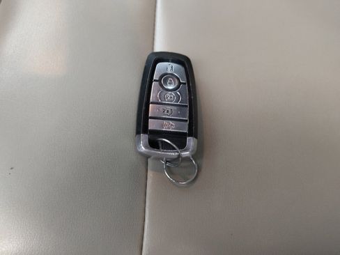 Used 2019 Ford Explorer XLT w/ Equipment Group 202A AWD/4WD image 32