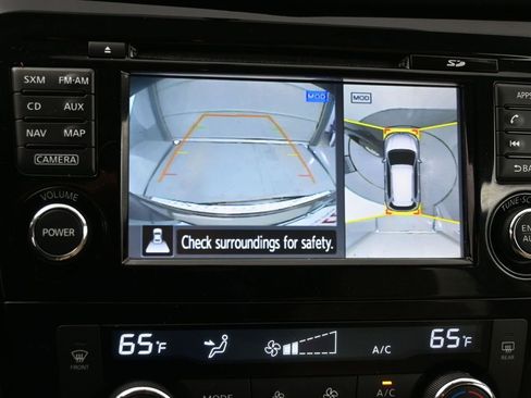 Used 2017 Nissan Rogue SV w/ SV Premium Package image 19