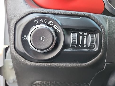 Used 2019 Jeep Wrangler Unlimited Rubicon w/ Dual Top Group AWD/4WD image 22