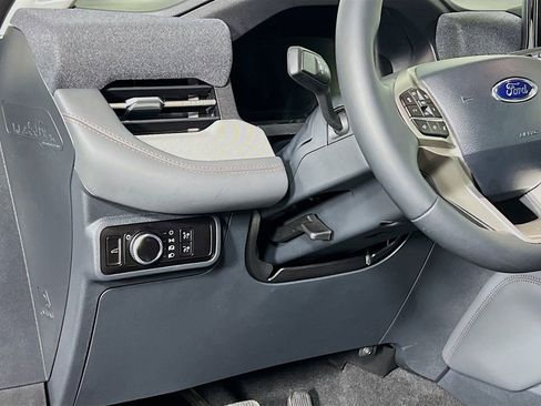 Used 2025 Ford Explorer Active image 13