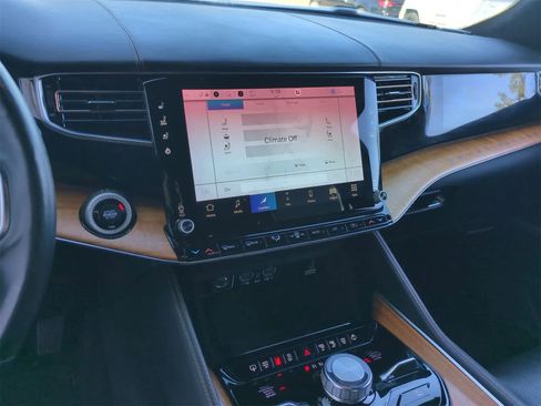 Used 2022 Jeep Grand Wagoneer Series III image 27