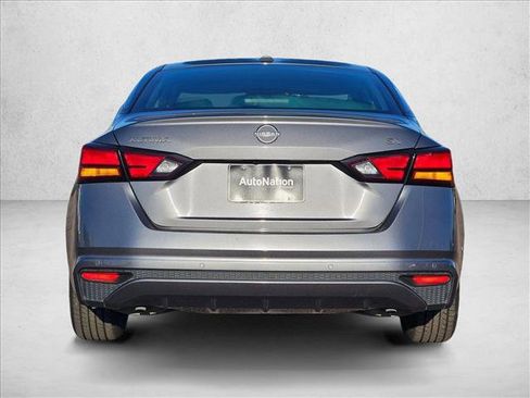 Used 2024 Nissan Altima 2.5 SV image 6