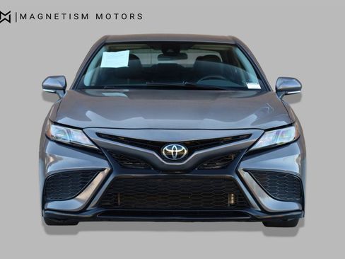 Used 2022 Toyota Camry SE FWD image 5