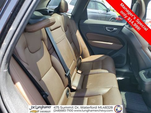 Used 2018 Volvo XC60 T5 Momentum w/ Convenience Package AWD/4WD image 26