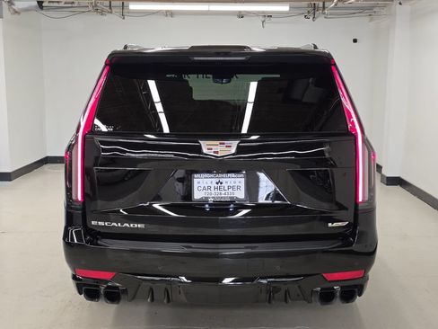 Used 2023 Cadillac Escalade ESV V AWD/4WD image 9