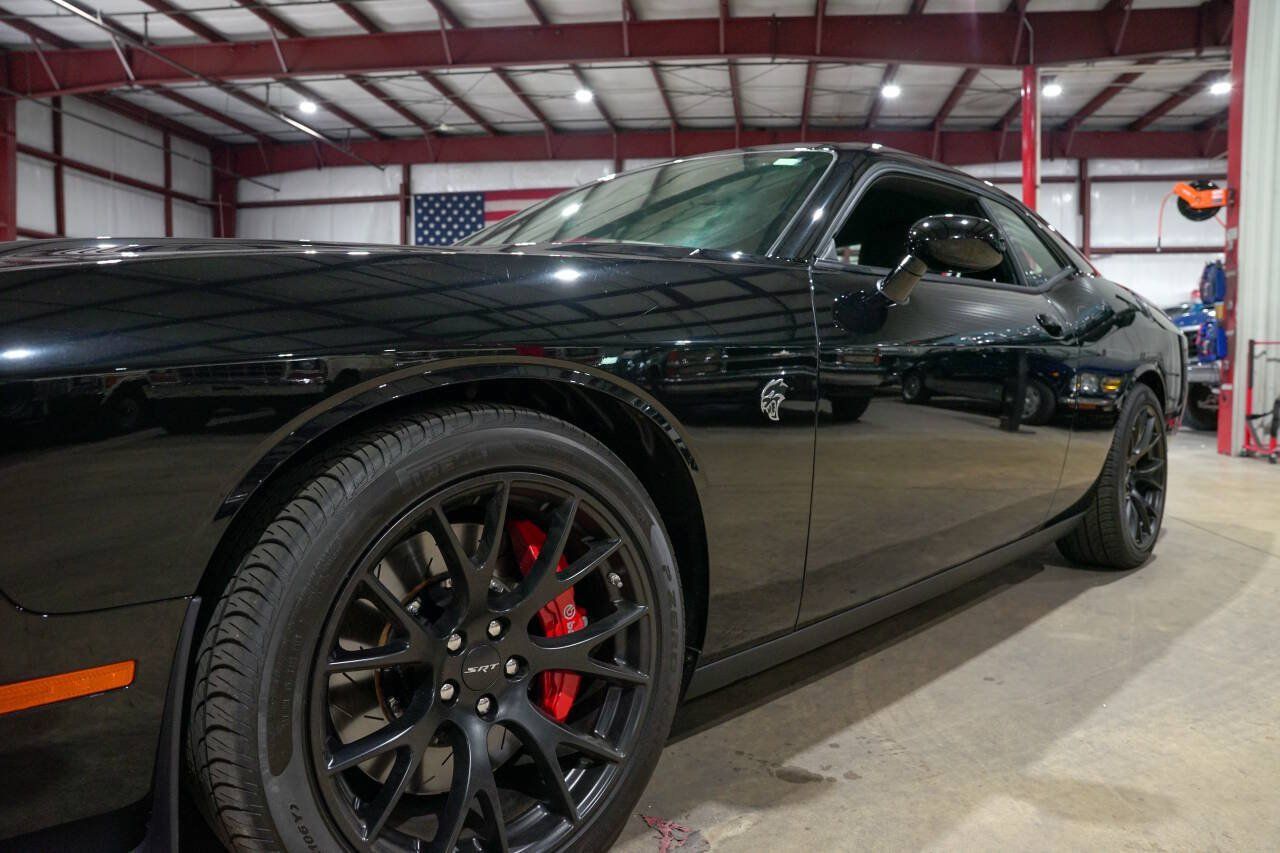 Used 2016 Dodge Challenger SRT Hellcat RWD image 27