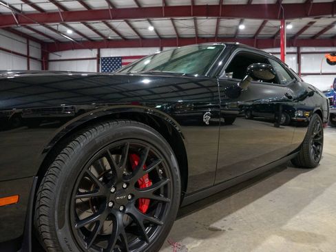 Used 2016 Dodge Challenger SRT Hellcat RWD image 27