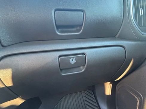 Used 2020 GMC Sierra 1500 SLE image 18