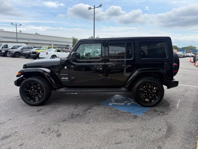 Used 2023 Jeep Wrangler Unlimited Sahara AWD/4WD image 29