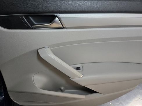 Used 2019 Volkswagen Passat 2.0T Wolfsburg w/ Wheels & Sunroof Package image 23