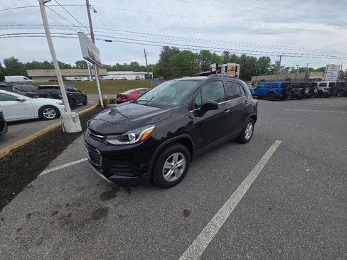 Used 2019 Chevrolet Trax LT w/ LT Convenience Package AWD/4WD image 2