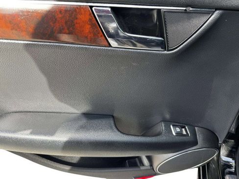 Used 2011 Mercedes-Benz C 300 Sport image 28