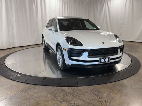 Used 2024 Porsche Macan image 4