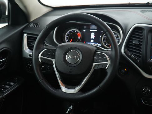 Used 2016 Jeep Cherokee Trailhawk w/ Comfort/Convenience Group image 14