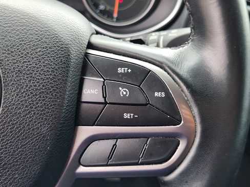 Used 2019 Jeep Cherokee Latitude Plus w/ Cold Weather Group AWD/4WD image 23