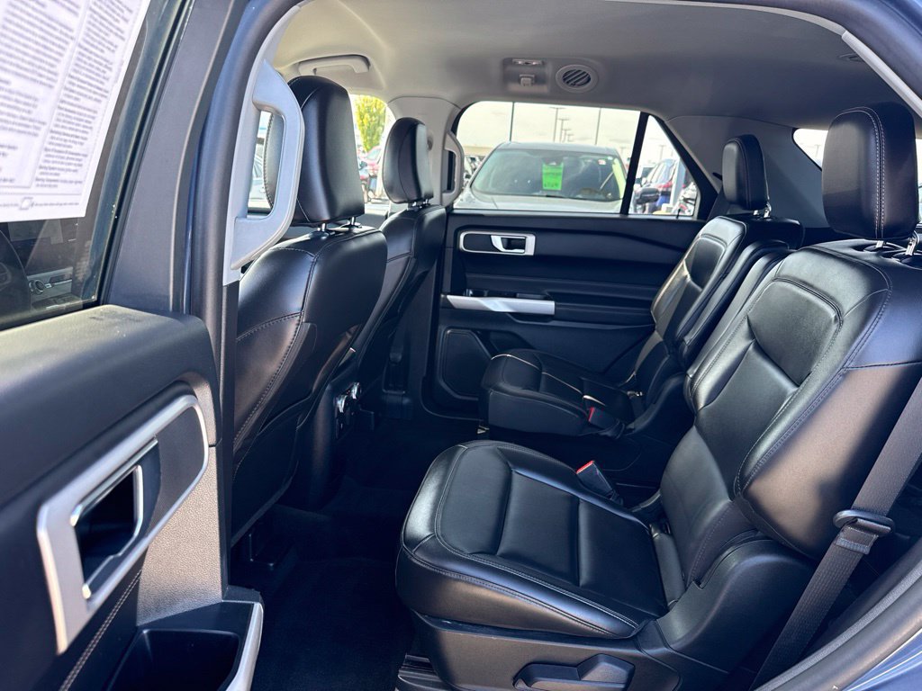 Used 2021 Ford Explorer XLT w/ Equipment Group 202A AWD/4WD image 13
