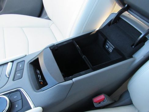 Used 2024 Cadillac XT6 Premium Luxury w/ LPO, Floor Liner Package image 22