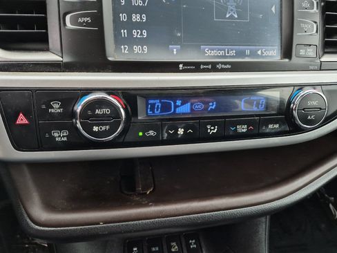 Used 2018 Toyota Highlander XLE w/ Protection Package #3 AWD/4WD image 21