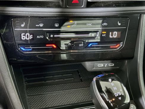 Used 2025 Volkswagen Jetta SE FWD image 23