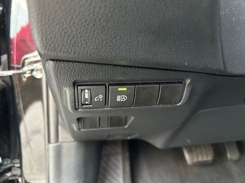 Used 2024 Toyota Corolla Cross LE FWD image 18