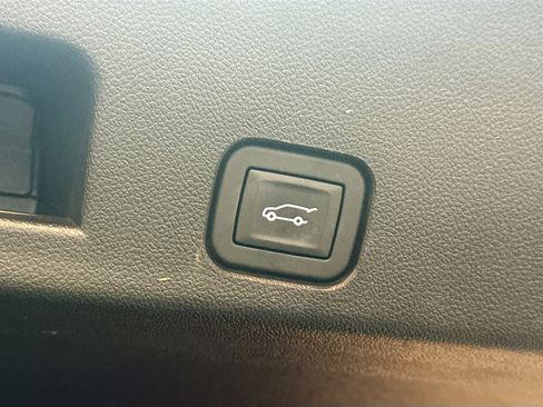 Used 2025 Chevrolet Traverse Z71 w/ Driver Confidence Package image 31