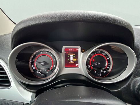 Used 2012 Dodge Journey SXT w/ Flexible Seating Group image 11