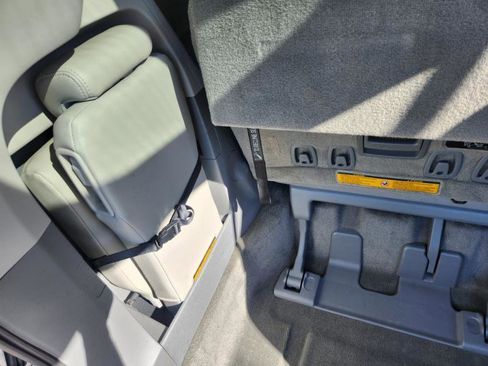 Used 2014 Toyota Sienna XLE w/ Entertainment Package image 34